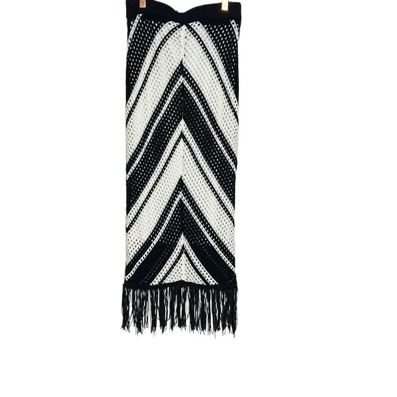 Willow & Wind Crochet Knit Chevron Fringe Pull On Skirt Black White Size Medium - Picture 2 of 8